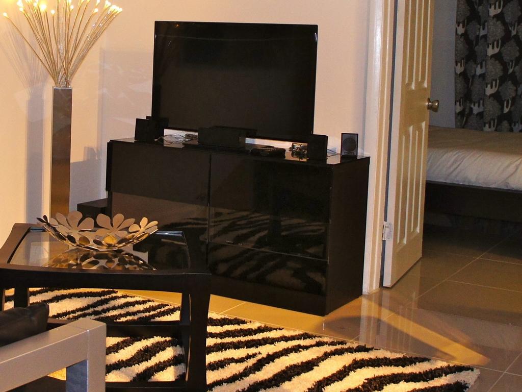 Luna Paradise By The Sea Aparthotel Lauderdale-by-the-Sea Phòng bức ảnh